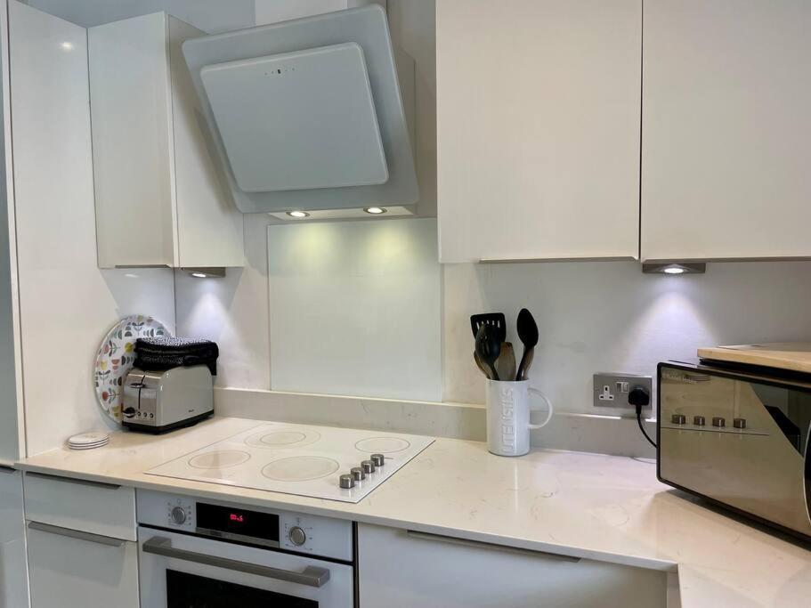 Modern 2 Bed Flat W Parking, Dog Friendly, Central บอร์นมัธ ภายนอก รูปภาพ