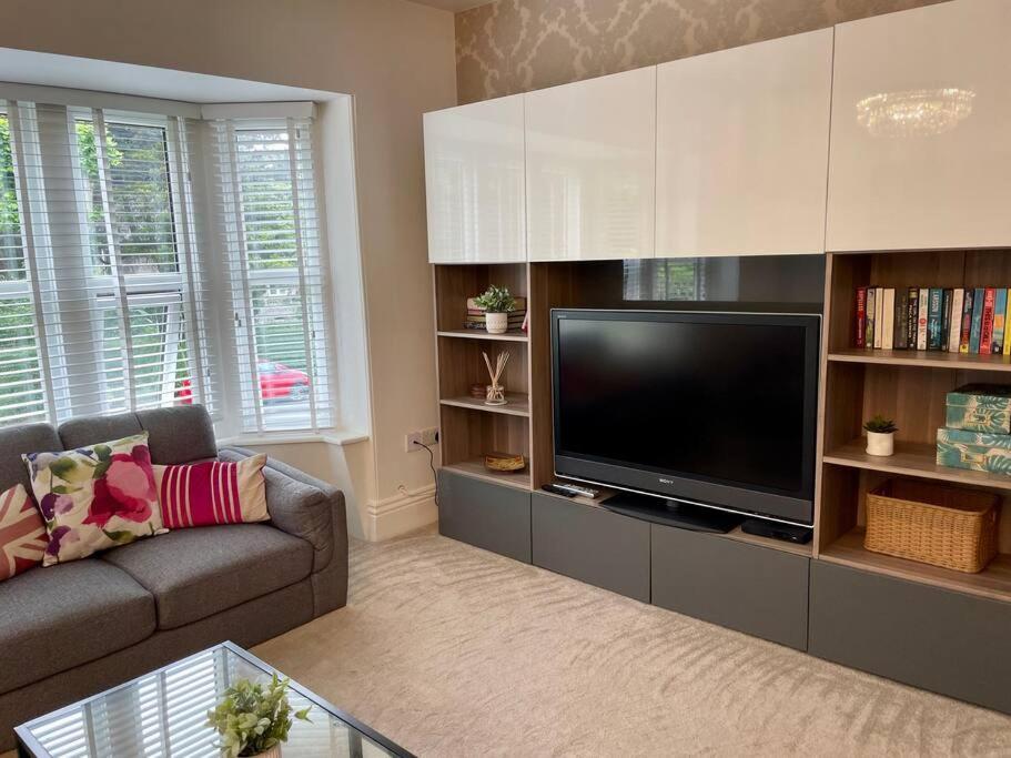 Modern 2 Bed Flat W Parking, Dog Friendly, Central บอร์นมัธ ภายนอก รูปภาพ