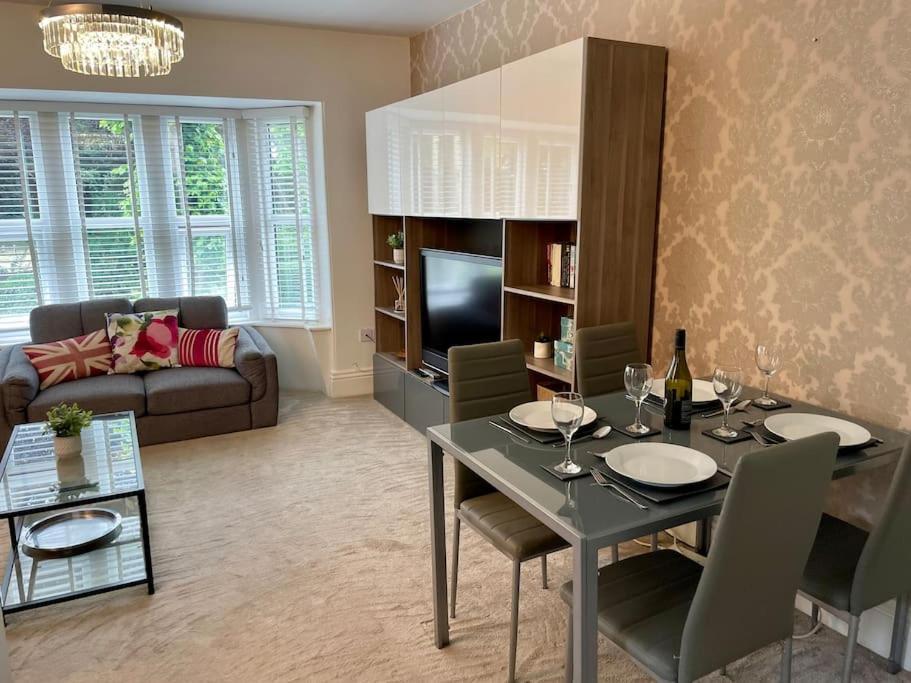Modern 2 Bed Flat W Parking, Dog Friendly, Central บอร์นมัธ ภายนอก รูปภาพ