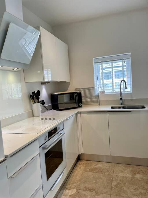 Modern 2 Bed Flat W Parking, Dog Friendly, Central บอร์นมัธ ภายนอก รูปภาพ