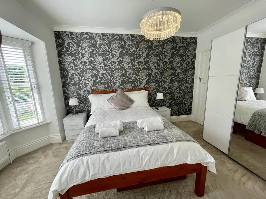 Modern 2 Bed Flat W Parking, Dog Friendly, Central บอร์นมัธ ภายนอก รูปภาพ