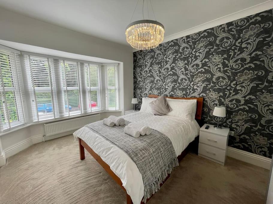 Modern 2 Bed Flat W Parking, Dog Friendly, Central บอร์นมัธ ภายนอก รูปภาพ