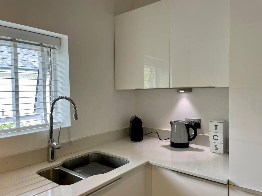 Modern 2 Bed Flat W Parking, Dog Friendly, Central บอร์นมัธ ภายนอก รูปภาพ