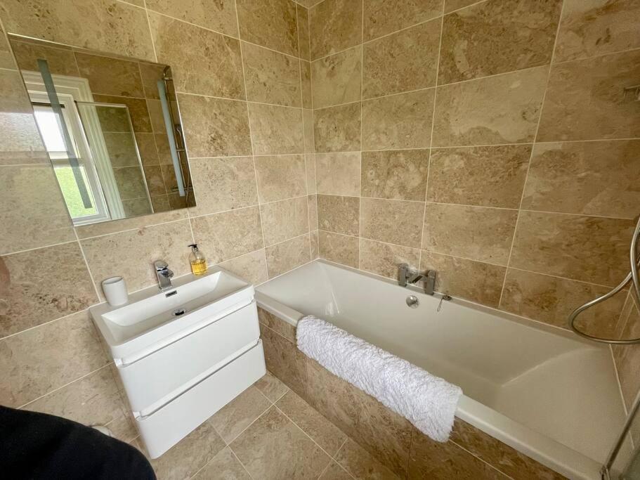 Modern 2 Bed Flat W Parking, Dog Friendly, Central บอร์นมัธ ภายนอก รูปภาพ