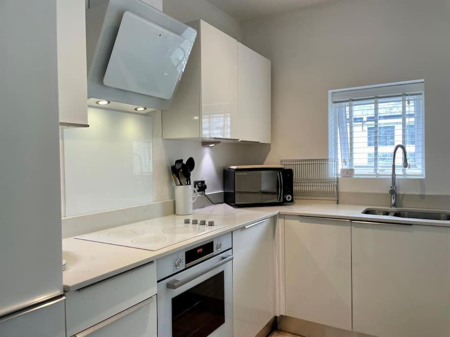 Modern 2 Bed Flat W Parking, Dog Friendly, Central บอร์นมัธ ภายนอก รูปภาพ