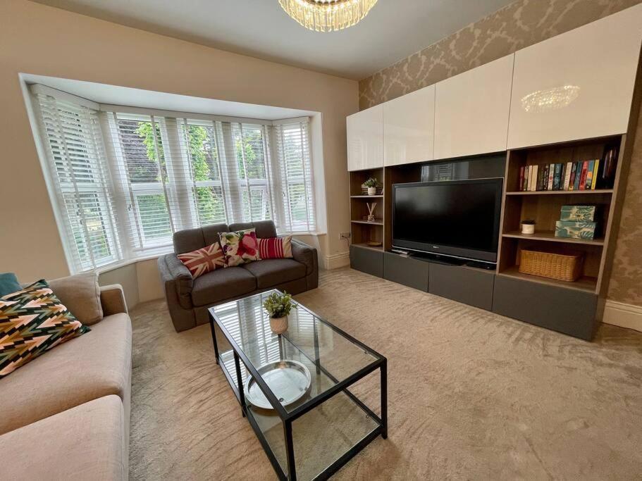 Modern 2 Bed Flat W Parking, Dog Friendly, Central บอร์นมัธ ภายนอก รูปภาพ