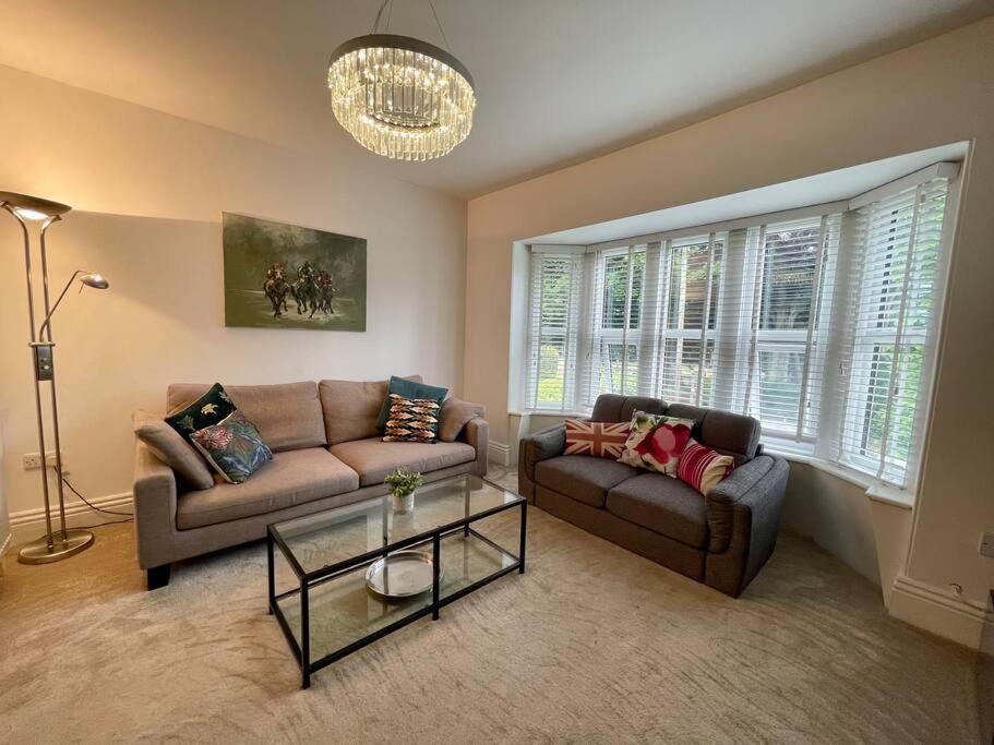 Modern 2 Bed Flat W Parking, Dog Friendly, Central บอร์นมัธ ภายนอก รูปภาพ