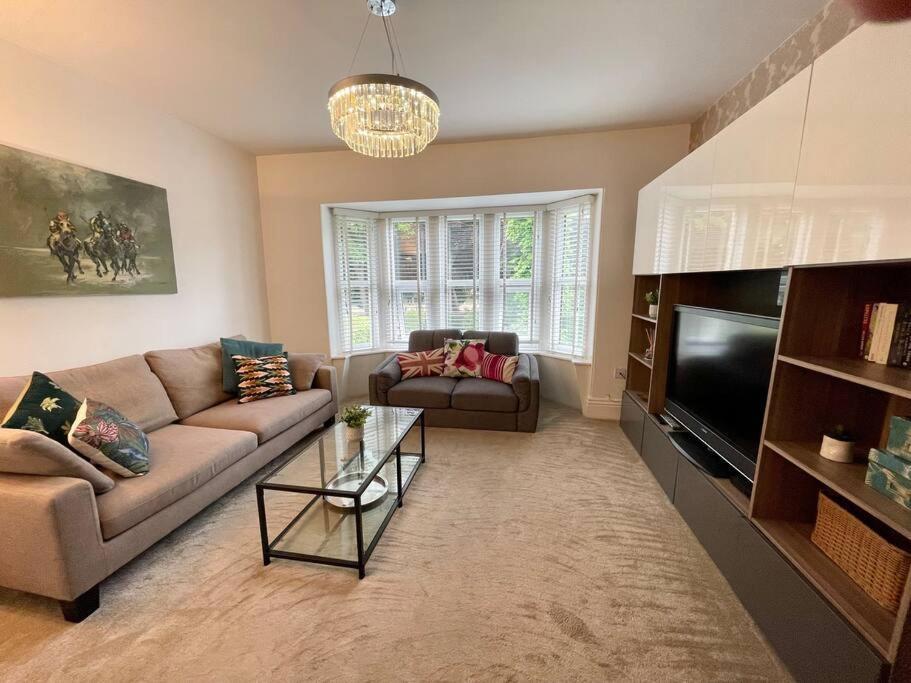 Modern 2 Bed Flat W Parking, Dog Friendly, Central บอร์นมัธ ภายนอก รูปภาพ