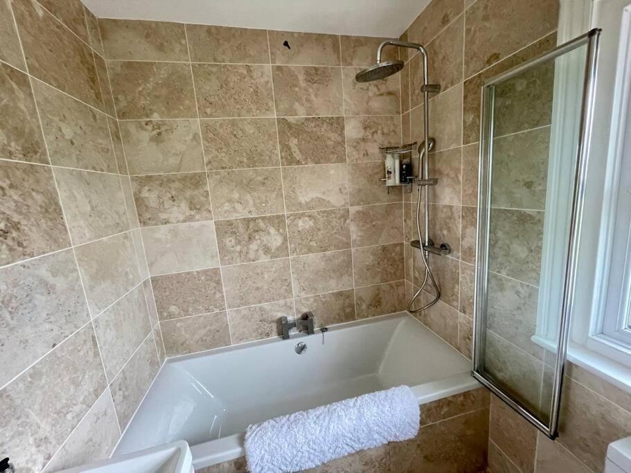 Modern 2 Bed Flat W Parking, Dog Friendly, Central บอร์นมัธ ภายนอก รูปภาพ