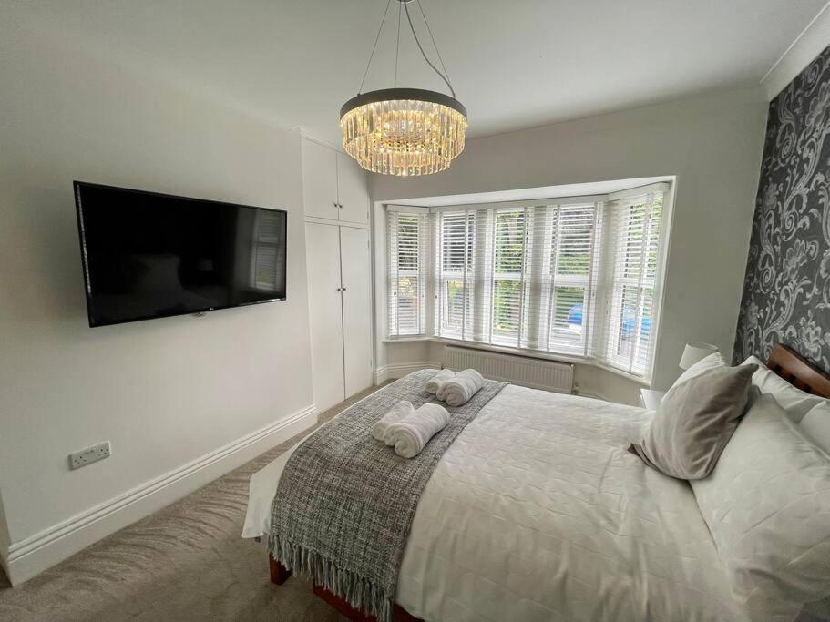 Modern 2 Bed Flat W Parking, Dog Friendly, Central บอร์นมัธ ภายนอก รูปภาพ
