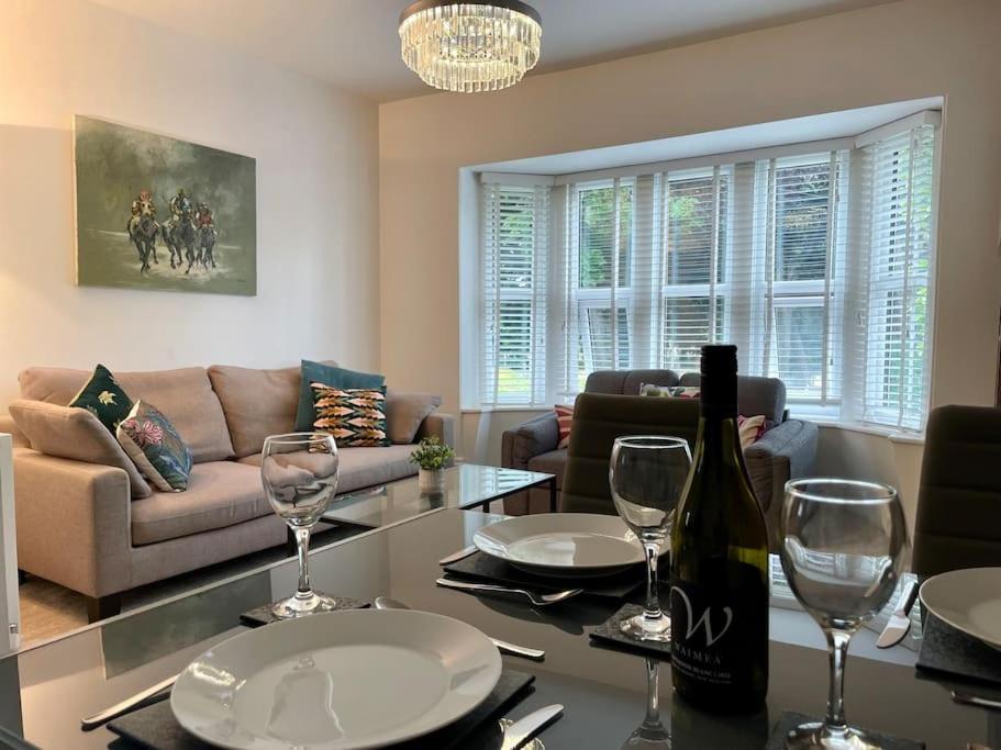 Modern 2 Bed Flat W Parking, Dog Friendly, Central บอร์นมัธ ภายนอก รูปภาพ
